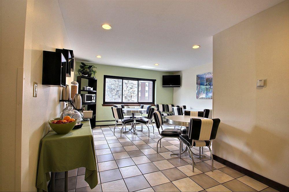 Best Western Plus Milwaukee West Restoran gambar